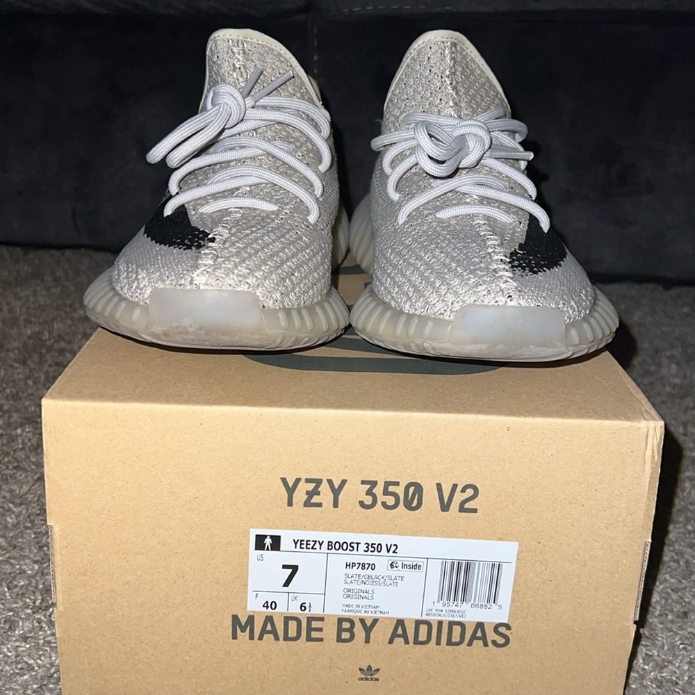 Yeezy - Picture 3 of 4